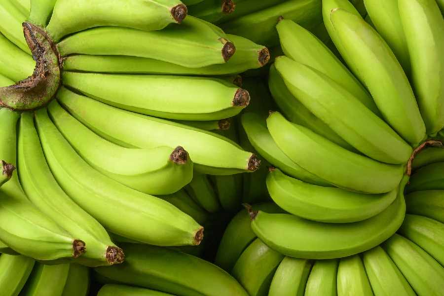 Foods to avoid eating with bananas.