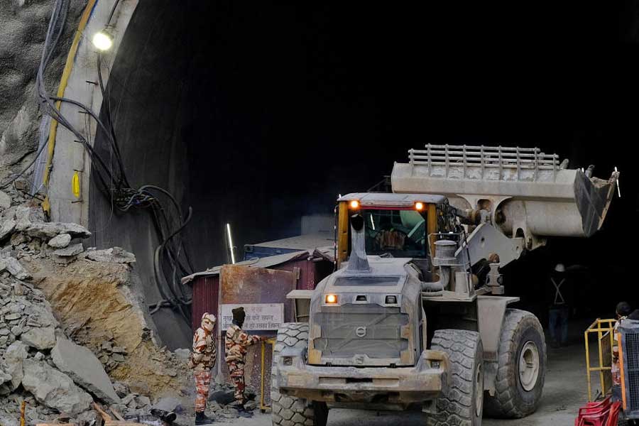 Rescuers prepared to pull out trapped workers in Uttarkashi Tunnel