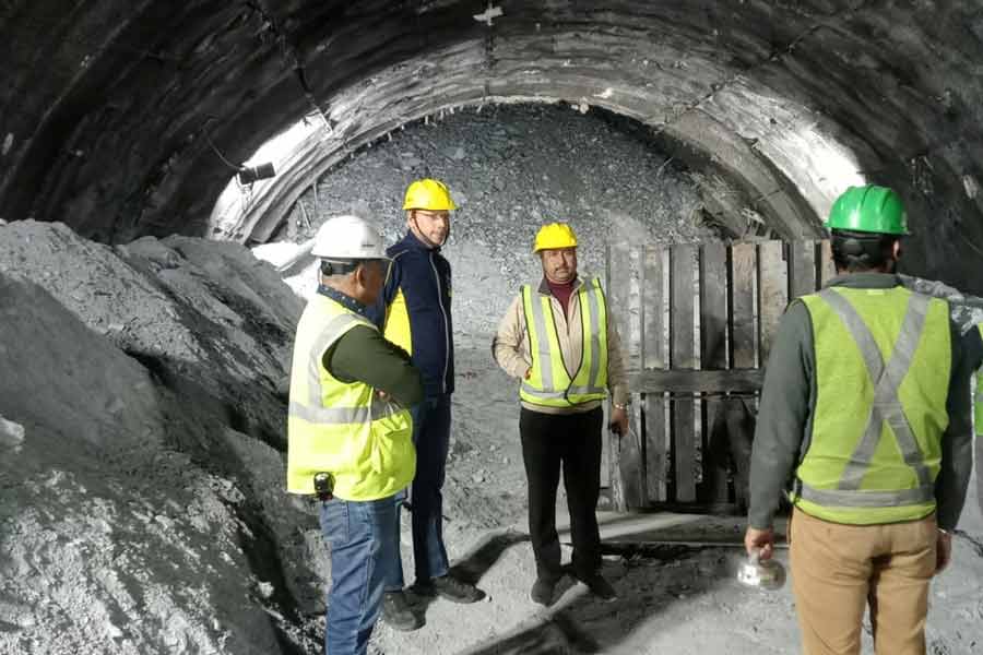 Rescuers prepared to pull out trapped workers in Uttarkashi Tunnel