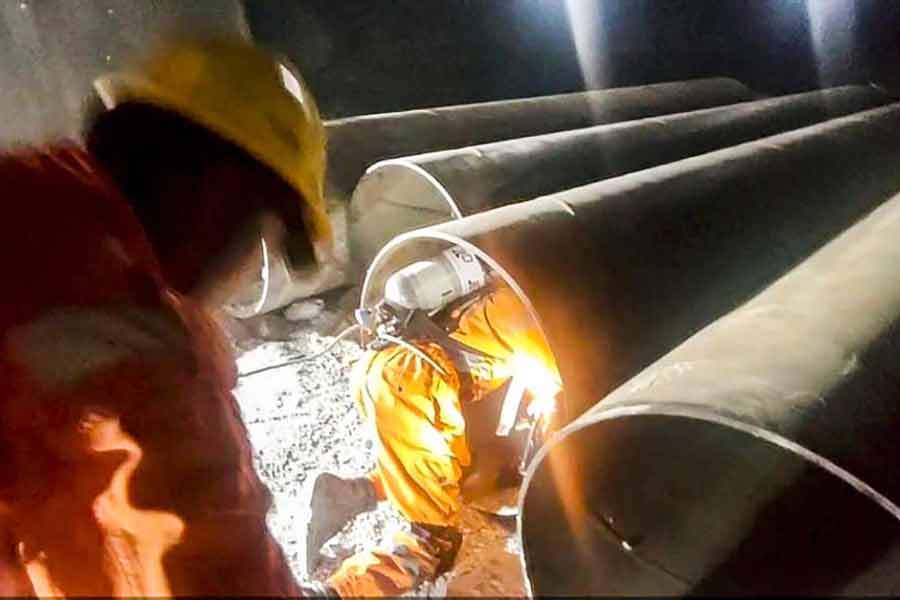 Rescuers prepared to pull out trapped workers in Uttarkashi Tunnel