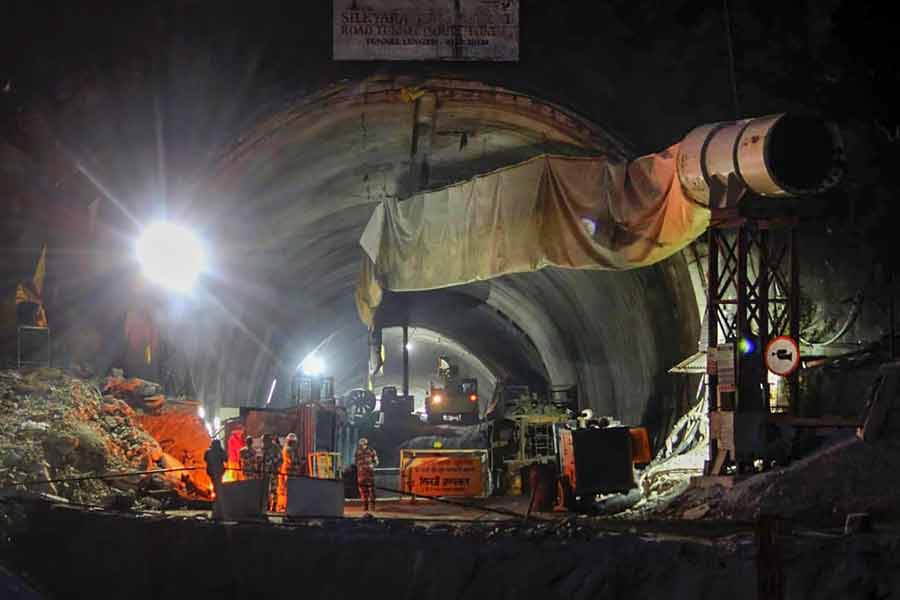 Rescuers prepared to pull out trapped workers in Uttarkashi Tunnel