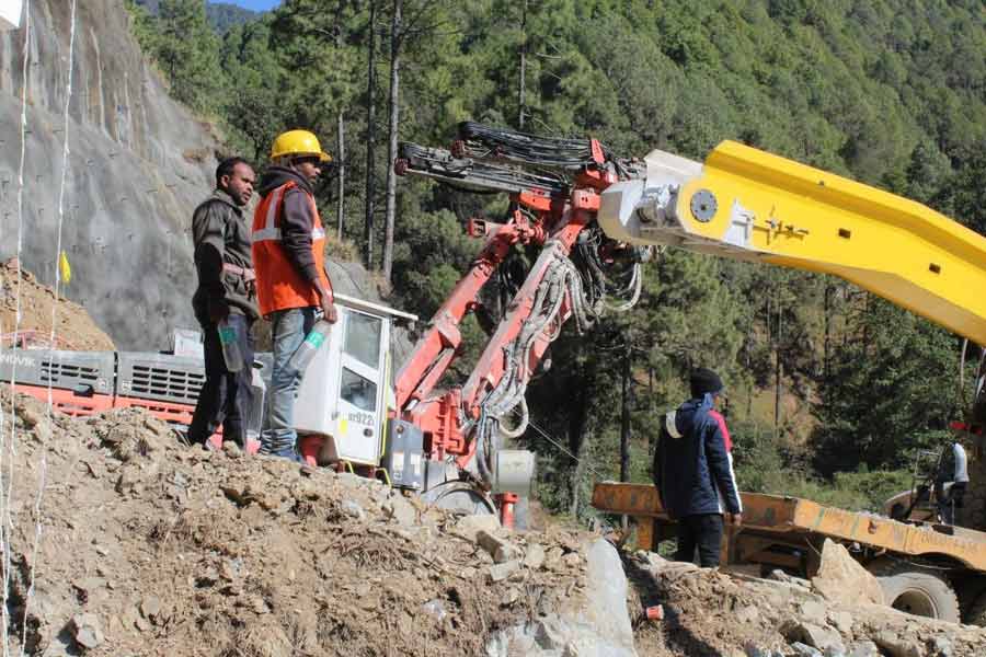 Rescuers prepared to pull out trapped workers in Uttarkashi Tunnel