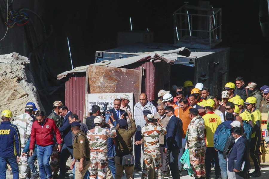 Rescuers prepared to pull out trapped workers in Uttarkashi Tunnel