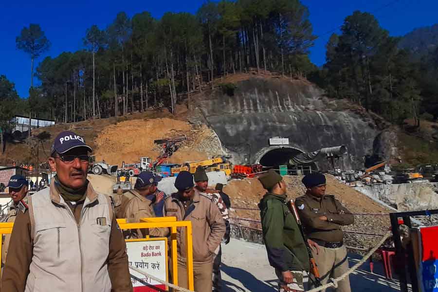 Rescuers prepared to pull out trapped workers in Uttarkashi Tunnel