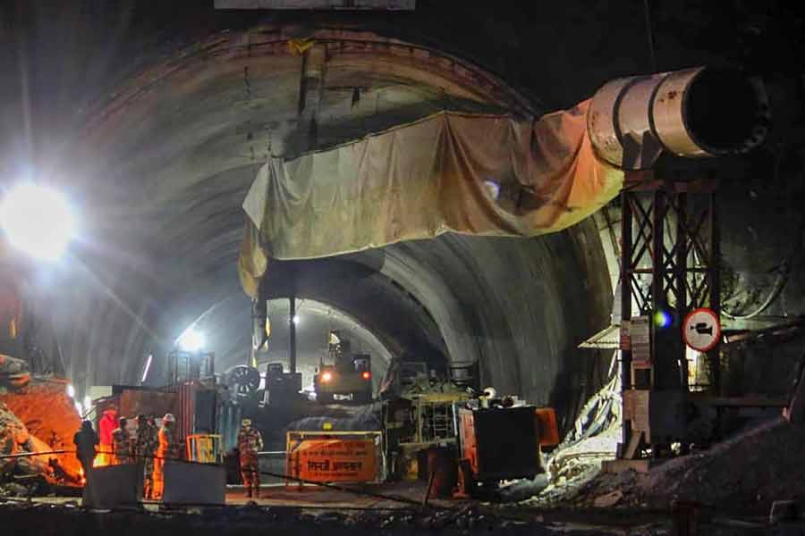 Rescuers prepared to pull out trapped workers in Uttarkashi Tunnel