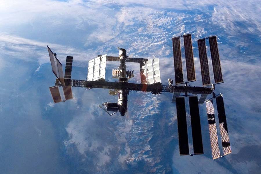 আইএসএস-কে কক্ষপথচ্যুত করতে একটি মহাকাশযানের প্রয়োজন হবে বলে জানিয়েছে নাসা। সেই মহাকাশযানের সঙ্গে আইএসএসের সংযোগ স্থাপন করে তাকে কক্ষপথ থেকে সরানোর পরিকল্পনা নাসার।