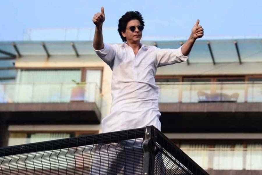 ১৯৫৯ সালে প্রেক্ষাগৃহে মুক্তি পায় ‘আনাড়ি’। রাজ কপূর অভিনীত এই ছবিতে ‘কিসি কি মুসকুরাহাটো পে’ গানের শুরু এবং অন্তিম দৃশ্য মন্নতের সামনে শুট করা হয়।