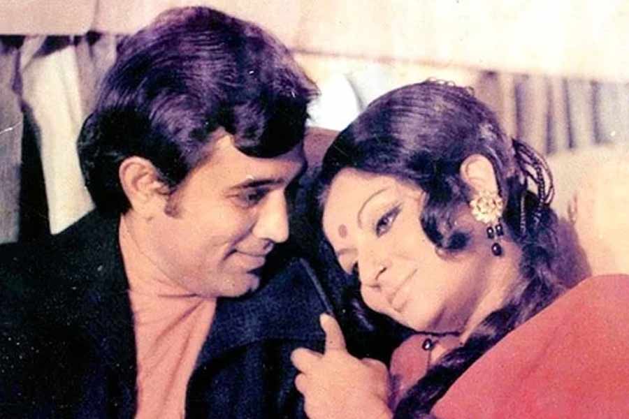 ১৯৭৩ সালে মুক্তিপ্রাপ্ত ‘রাজা রানি’ ছবিতে অভিনয় করেন রাজেশ খন্না এবং শর্মিলা ঠাকুর। এই ছবিতে এক চোরের ভূমিকায় অভিনয় করতে দেখা যায় রাজেশকে।