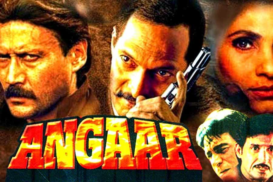 ১৯৯২ সালে প্রেক্ষাগৃহে মুক্তি পায় ‘অঙ্গার’ ছবিটি। এই ছবিতে অভিনয় করেন নানা পটেকর, জ্যাকি শ্রফ, ডিম্পল কাপাডিয়া, নীনা গুপ্ত, কাদের খান, ওম পুরির মতো তারকারা।