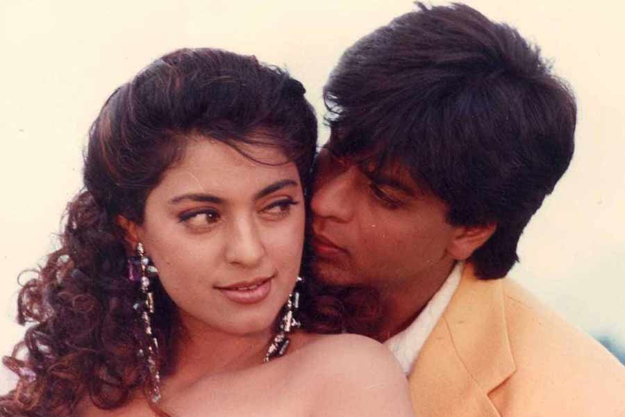 বলিপাড়া সূত্রে খবর, ‘ইয়েস বস্’ ছবিতে ‘চাঁদ তারে’ গানের দৃশ্যটি মন্নতের বাইরে শুট করা হয়েছিল। গানের দৃশ্যে অভিনয় করেন শাহরুখ নিজেই। তার কয়েক বছরের মধ্যে মন্নত কিনে ফেলেন ‘বাদশা’।