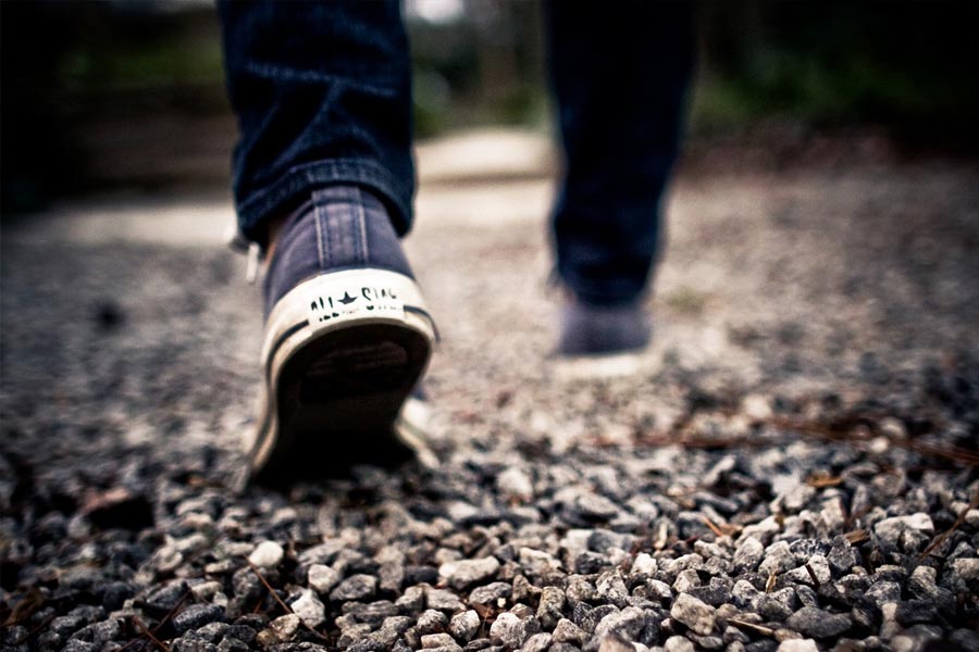 বাবলু যখন তাঁর কেরিয়ারের মধ্যগগনে, তখন যেন ভাগ্যে বাজ ভেঙে পড়ে। হঠাৎ পিঠে ব্যথায় ভুগতে শুরু করেন বাবলু। ক্লান্ত থাকার জন্য ব্যথা হচ্ছে ভেবে তা এড়িয়েও যান তিনি। কিন্তু পরে তা বড় আকার ধারণ করে। চার-পাঁচ পা হাঁটলেই সারা শরীর যন্ত্রণায় কাবু হয়ে যাচ্ছিল।