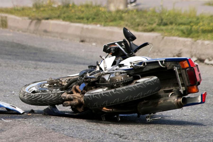 A road accident occurred in Kolkata after a Mercedes hit a bike, one died and three injured