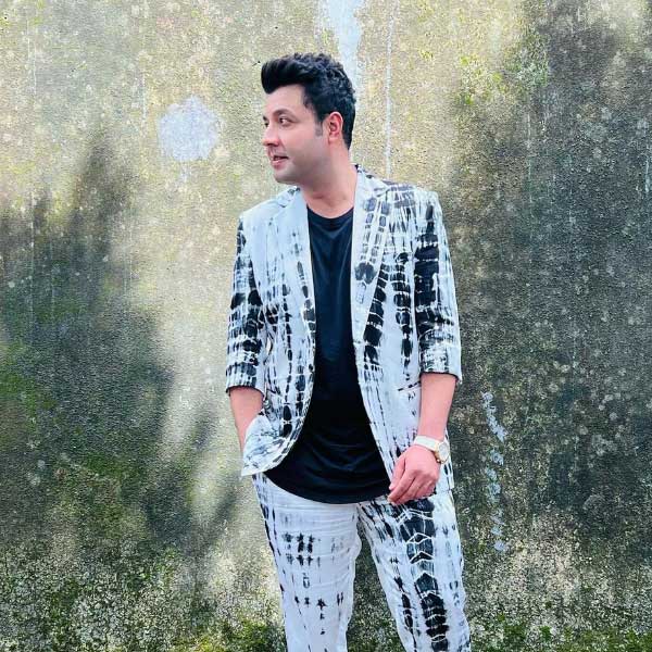 ২০১৫ সালে রোহিত শেট্টির পরিচালনায় প্রেক্ষাগৃহে মুক্তি পায় ‘দিলওয়ালে’। এই ছবিতে শাহরুখের পাশাপাশি কাজল, বরুণ ধওয়ান এবং কৃতি শ্যাননের সঙ্গে অভিনয় করেন বরুণ।