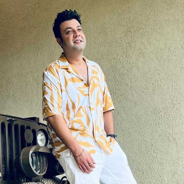 বলিপাড়া সূত্রে খবর, বলি অভিনেতা বরুণ ধওয়ানের সঙ্গে ভাল বন্ধুত্ব রয়েছে বরুণের। ২০১৭ সালে মুক্তিপ্রাপ্ত ‘রবতা’ ছবিতে সুশান্ত সিংহ রাজপুত এবং কৃতি শ্যাননের সঙ্গে অভিনয় করেন বরুণ। যদিও এই ছবিটি বক্স অফিসে তেমন ব্যবসা করতে পারেনি।