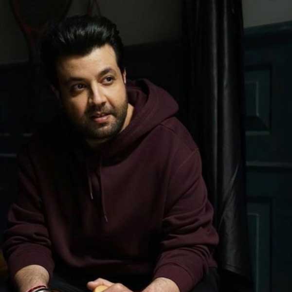 চলতি বছরের সেপ্টেম্বর মাসে প্রেক্ষাগৃহে মুক্তি পায় ‘ফুকরে’ ছবির তৃতীয় পর্ব ‘ফুকরে ৩’। বলিপাড়ায় কানাঘুষো শোনা যায়, খোলামেলা কৌতুকে ভরা চরিত্রে অভিনয় করলেও বাস্তবে বরুণ লাজুক স্বভাবের মানুষ।