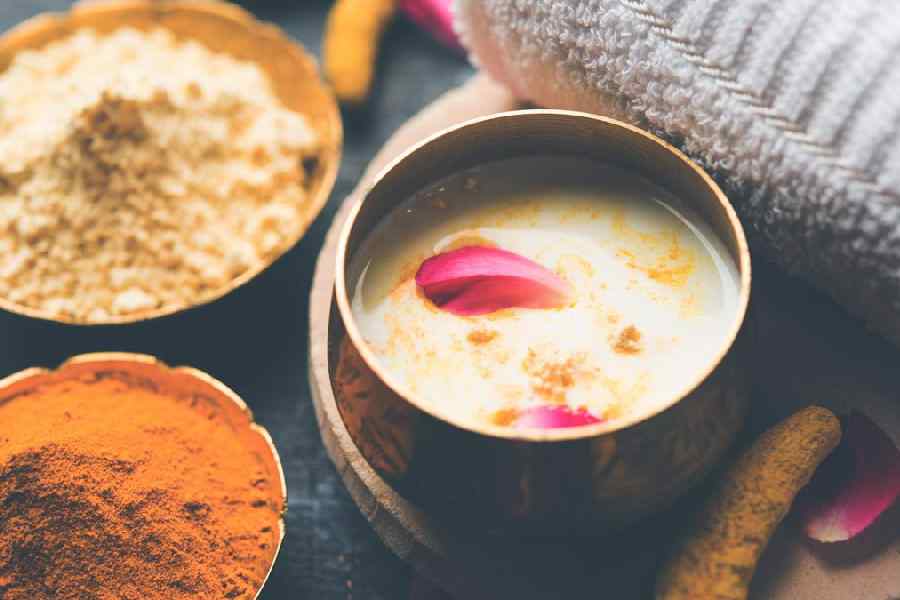 How to make Pakistani bridal Ubtan for glowing skin.