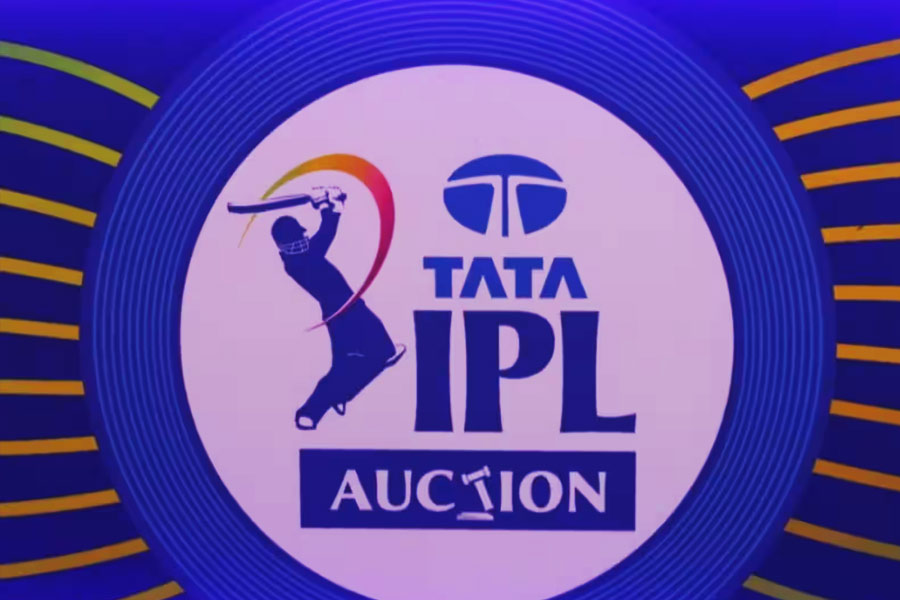 আইপিএলের নিলামের আগে ৮৯ জন ক্রিকেটারকে ছেড়ে দিয়েছে ১০টি দল। অর্থাৎ, এই ৮৯ জন ক্রিকেটার আবার নিলামে উঠবেন। তালিকায় যেমন বিদেশি ক্রিকেটার রয়েছেন, তেমনই রয়েছেন দেশীয় ক্রিকেটারেরা।