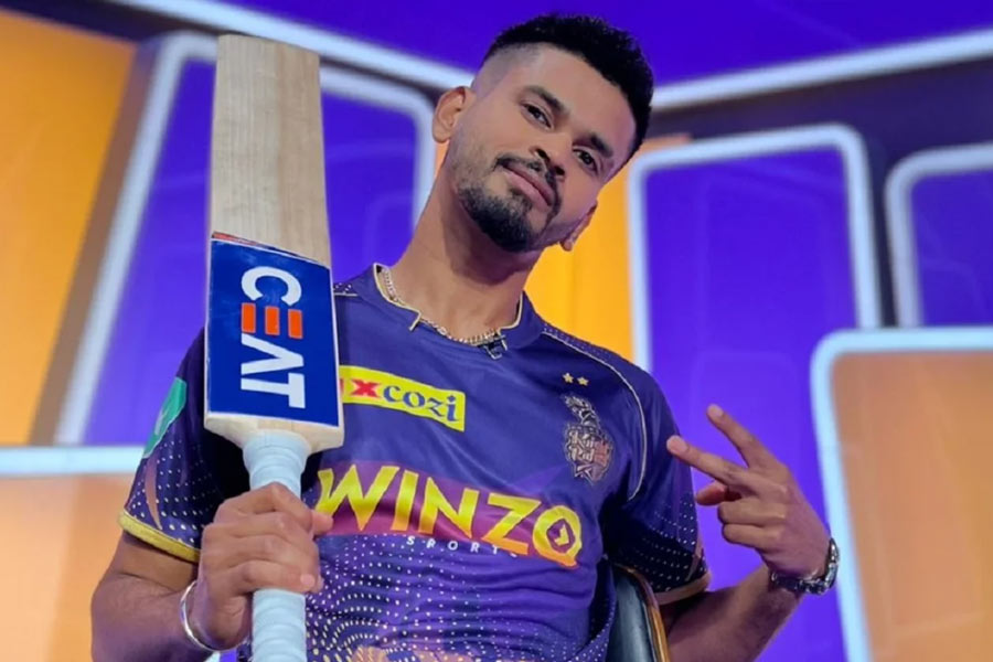 কলকাতা ধরে রাখল শ্রেয়স আয়ার, নীতিশ রানা, রিঙ্কু সিংহ, সুযশ শর্মা, অনুকূল রায়, বেঙ্কটেশ আয়ার, হর্ষিত রানা, বৈভব আরোরা এবং বরুণ চক্রবর্তীর মতো ভারতীয় ক্রিকেটারদের। বিদেশিদের মধ্যে রেখে দেওয়া হয়েছে রহমনুল্লা গুরবাজ, জেসন রয়, সুনীল নারাইন এবং আন্দ্রে রাসেলকে। 