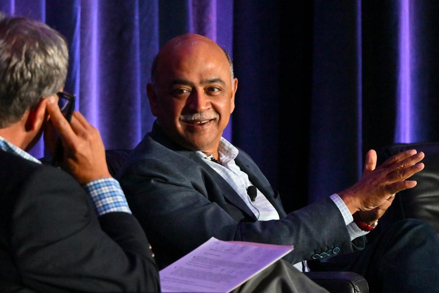 নাম অরবিন্দ কৃষ্ণা। বয়স ৬১। গত দু’দশক ধরে আইবিএমের সঙ্গে রয়েছেন তিনি। তাঁর নিষ্ঠা এবং মেধা চিনতে দেরি করেনি আইবিএম। প্রাক্তন সিইও ভার্জিনিয়া রমেটিকে সরিয়ে তাঁকেই বেছে নেয় বহুজাতিক সংস্থা।