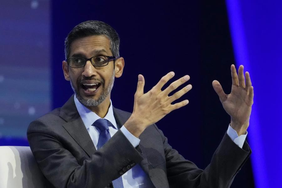 গুগ্‌ল এলএলসি এবং অ্যালফাবেট আইএনসির সিইও-ও এক ভারতীয়। তাঁকে আলাদা করে চেনানোর দরকার নেই। তিনি সুন্দর পিচাই। সাধারণ ম্যানেজমেন্ট এগজিউটিভ হিসাবে গুগ্‌লে এসেছিলেন খড়্গপুর আইআইটির ছাত্র সুন্দর। 