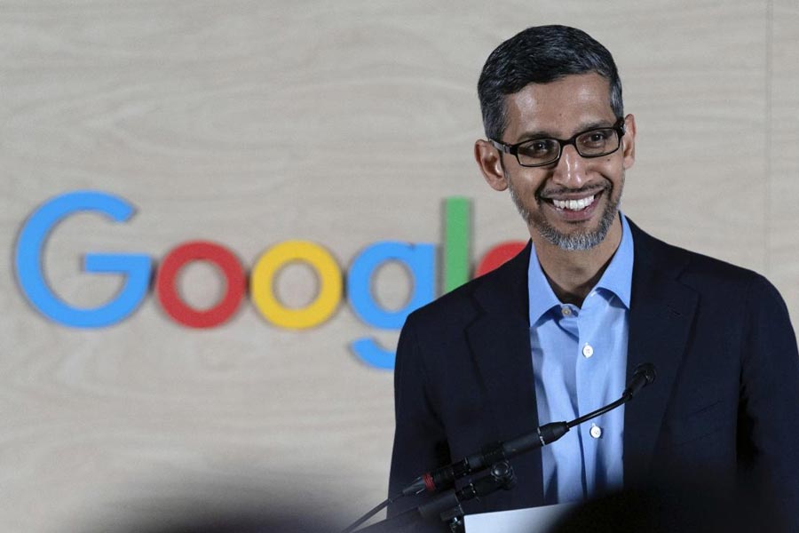 তামিলনাড়ুর মাদুরাইয়ের এই যুবক অচিরেই তাঁর গুণের সুবাদে জায়গা করে নেন শীর্ষ কর্তাদের মনে। ২০০৪ সালে গুগ্‌লে যোগ দেওয়ার ১৫ বছরের মাথায় ২০১৯ সালে গুগলের মূল সংস্থা অ্যালফাবেটের মাথায় বসানো হয় তাঁকে। তখন পিচাই সবে ৪৭।  