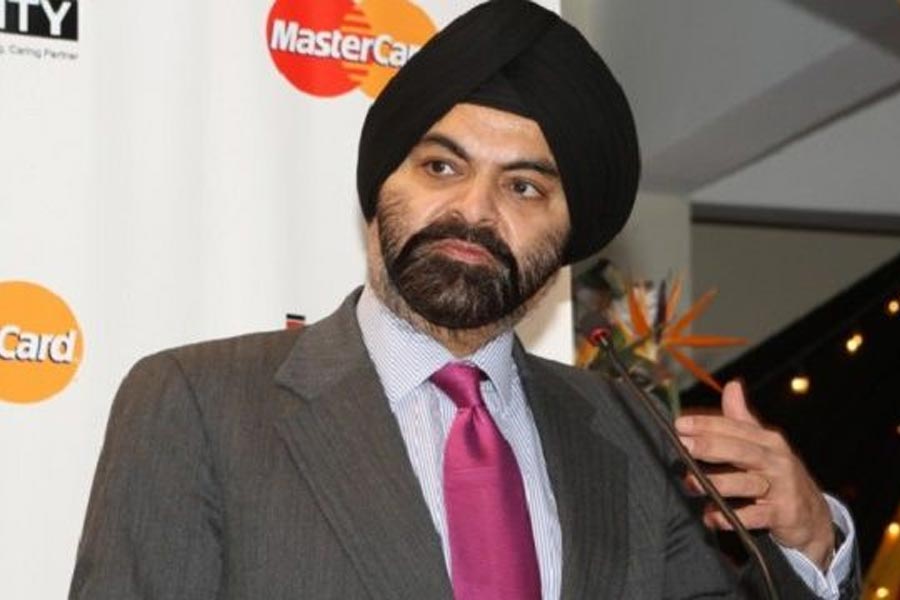 জলন্ধরের শিখ পরিবারের সন্তান বঙ্গা জন্মেছিলেন পুণেতে। তাঁর বাবা ছিলেন ভারতীয় সেনা অফিসার। শিমলা, দিল্লি, হায়দরাবাদে স্কুল কলেজের পড়াশোনা। অর্থনীতি নিয়ে স্নাতক হওয়ার পর আমদাবাদ থেকে এমবিএ করেন। ১৯৮১ সালে কেরিয়ার শুরু নেসলে-তে শিক্ষানবিশ হিসাবে। তবে খুব শীঘ্রই ব্যাঙ্কিং সেক্টরে চলে আসেন। তার পর ক্রমশই উন্নতি হয়েছে বঙ্গার। 