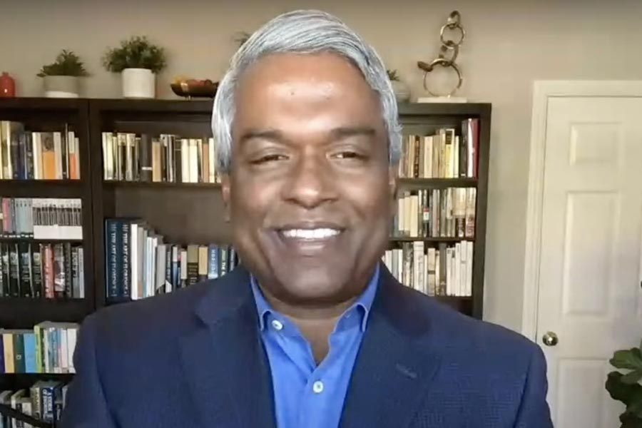 ২০১৯ সালে টমাস গুগ্‌ল ক্লাউডের সিইও হন। জর্জকে ২০১৫ সালে সিইও ঘোষণা করা হয় ক্যালিফোর্নিয়া কেন্দ্রিক ডাটা ইনফ্রাস্ট্রাকচার সংস্থা নেট অ্যাপে।  