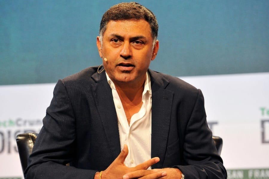 আমেরিকার বহুজাতিক সাইবার নিরাপত্তা সংস্থা পালো অল্টো নেটওয়ার্কের সিইও-ও একজন ভারতীয়। নাম নিকেশ আরোরা। বয়স ৫৫। 