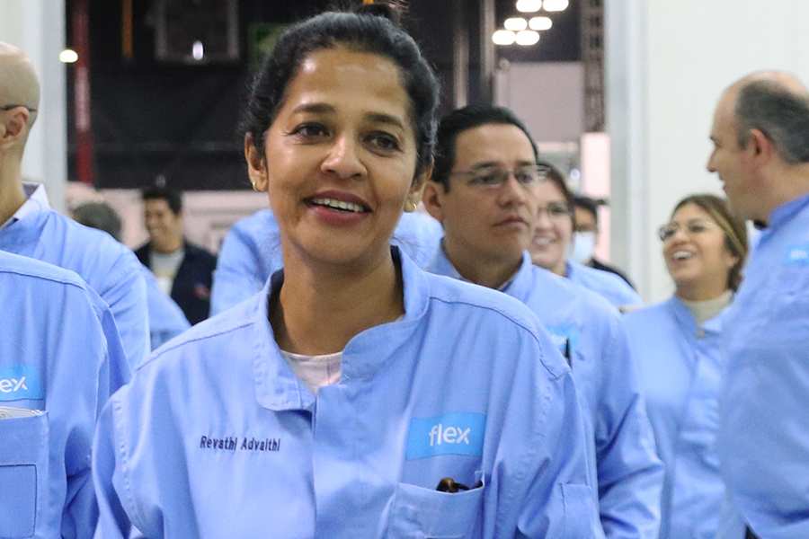 রাজস্থানের বিড়লা ইনস্টিটিউট অফ টেকনোলজি অ্যান্ড সায়েন্সের ছাত্রী। ২০১৯ সালের ফেব্রুয়ারিতে রেবতীকে নিজেদের নতুন সিইও হিসাবে ঘোষণা করে ফ্লেক্স। 