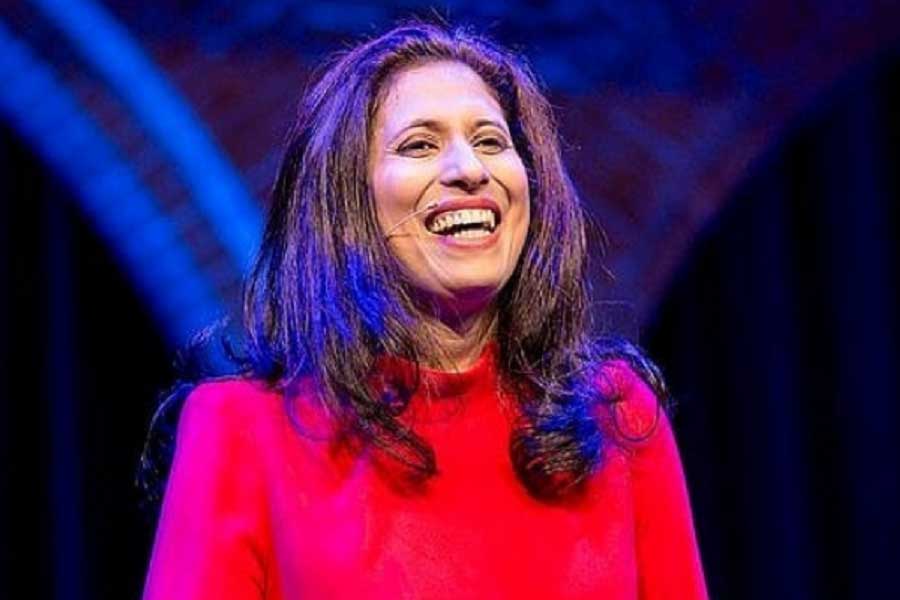 ২০ বছর ইউনিলিভারে কাজ করার পর তাদের চিফ হিউম্যান রিসোর্স অফিসার হয়েছিলেন মীরা। পরে যোগ দেন শ্যানেলে। নিজেকে প্রাক্তন পেপসিকো প্রধান ইন্দ্রা নুয়ির ছাত্রী বলে ঘোষণা করা মীরা ২০২১ সালের ডিসেম্বর থেকে এই আন্তর্জাতিক ব্র্যান্ডের সিইও-র দায়িত্ব পালন করছেন। 