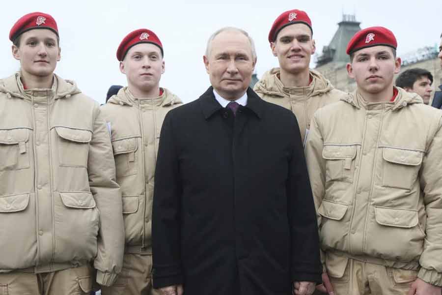 US and Germany is ready to restrict arm supplies to Ukraine as they want to end the war with Russia, says Report