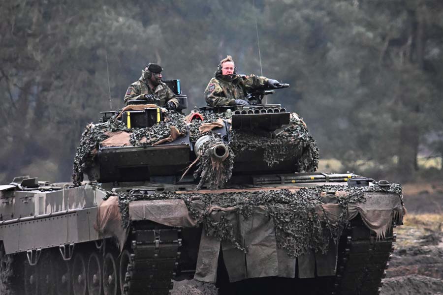 US and Germany is ready to restrict arm supplies to Ukraine as they want to end the war with Russia, says Report