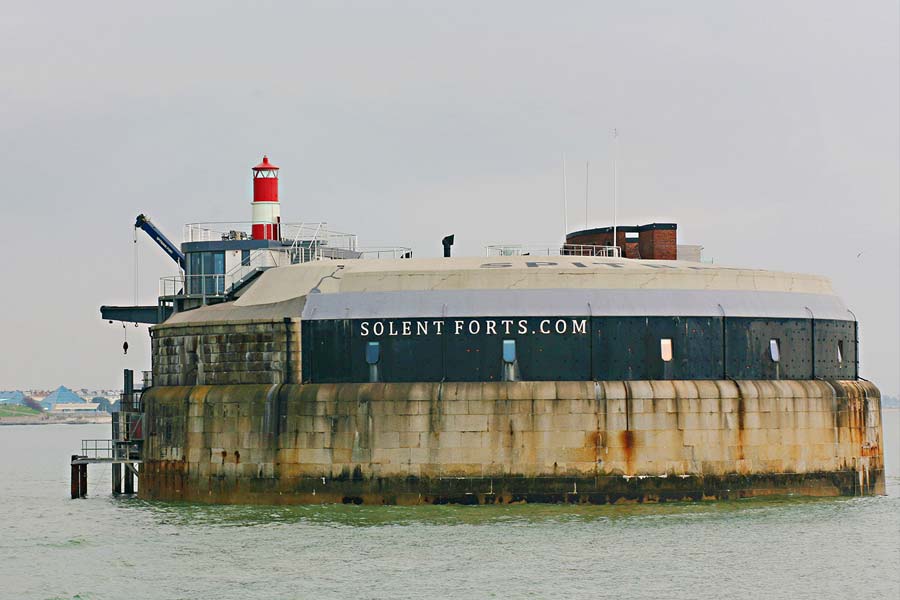 কোনও কাজেই এই দুর্গ আসছে না দেখে ১৯৫০ সাল নাগাদ তাকে বাতিল হিসাবে চিহ্নিত করে দেয় ইংল্যান্ড। ১৯৬৩ সালে সে দেশের প্রতিরক্ষা মন্ত্রক সেটি বিক্রিও করে দেয়।