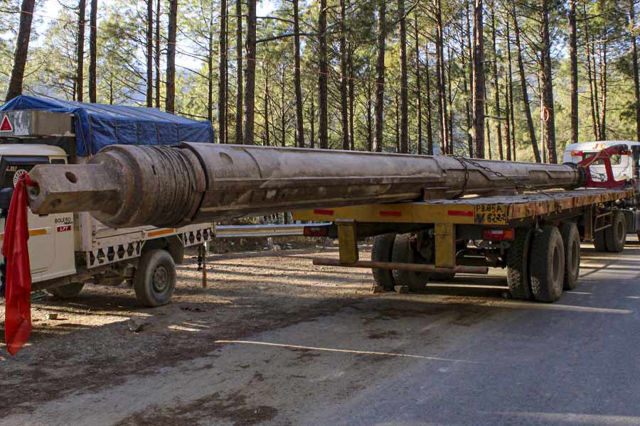 সেখান দিয়েই দিনে দু’বার করে ভাইয়ের সঙ্গে কথা বলছেন সাবা। নাইয়ার জানালেন, রোজ মনোবিদেরাও কথা বলছেন শ্রমিকদের সঙ্গে।