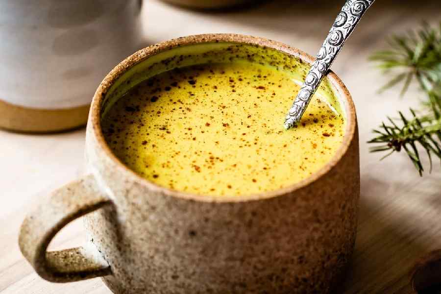 Try turmeric pepper milk recipe at home to get relief from cold and cough.