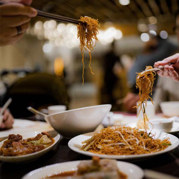 অজয় প্রথমেই ঠিক করেন, ভারতীয়েরা যে চিনা খাবার খাচ্ছেন, তার স্বাদে কিসের অভাব রয়েছে সেটি খুঁজে বার করবেন।