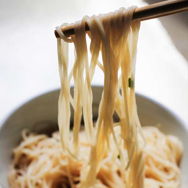 তিনি ভারতের বিভিন্ন রাজ্যের রাস্তার ধারের চিনা খাবারের স্টলে পাঠান ফুড টেস্টারদের। এঁরাই খাবারের স্বাদ যাচাই করে অজয়কে জানান, ভারতে বিক্রি হওয়া চিনা খাবারে যদি কিছুর অভাব থেকে থাকে তবে তা হল ভারতীয়ত্ব।