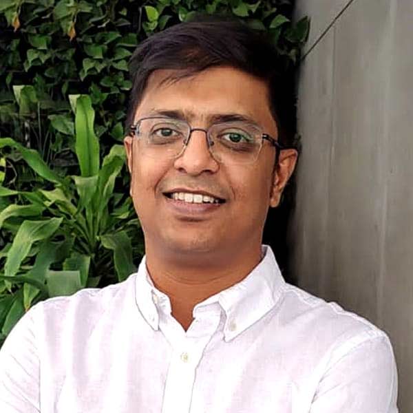 ভারতে বিক্রি হওয়া ওই সমস্ত খাবার ভারতীয়েরা খেলেও তাতে ভারতের কোনও ছোঁয়া নেই। এই ভাবনা থেকেই এক নতুন ধরনের স্বাদ তৈরি করার কথা মাথায় আসে অজয়ের।