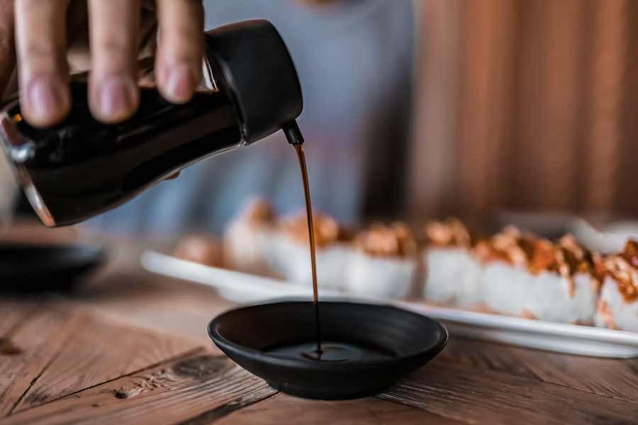 এর পর জনপ্রিয় দোকানগুলির নামে নিজেদের ব্র্যান্ডের নামও দেওয়ার প্রস্তাব দেন অজয়। বদলে তাদের ব্যবহারের সমস্ত সস বিনামূল্যে দিতেন তিনি। লোকে জানতে শুরু করে অজয়ের ব্র্যান্ডের নাম। আর এতেই কাজ হয়।