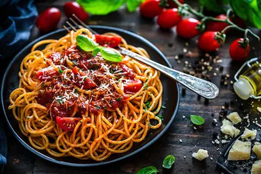 এক বছরের মধ্যেই আড়াই কোটি টাকা দিয়ে নিজস্ব সস বানানোর কারখানা কিনে নেন অজয়। নাসিকে তৈরি সেই কারখানা ছিল ভারতের প্রথম ইন্দো-চাইনিজ় খাবারের উপকরণ বানানোর কারখানা।