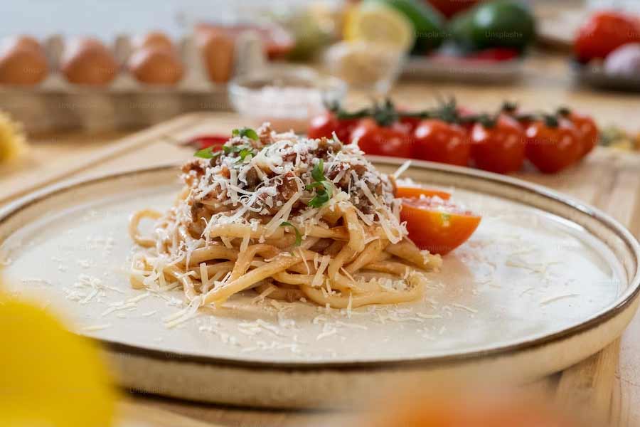 পাঁচ বছরে ১১০ কোটির বার্ষিক আয় বাড়ল তিনগুণ। ২০১৫ সালে অজয়ের সংস্থার উপার্জন বেড়ে হল বছরে ৩৫০ কোটি টাকা। তত দিনে ভারতের ১১টি রাজ্যে দেড় লক্ষ দোকানে পাওয়া যায় তাঁর সংস্থার তৈরি চিনা খাবারের মশলাপাতি।