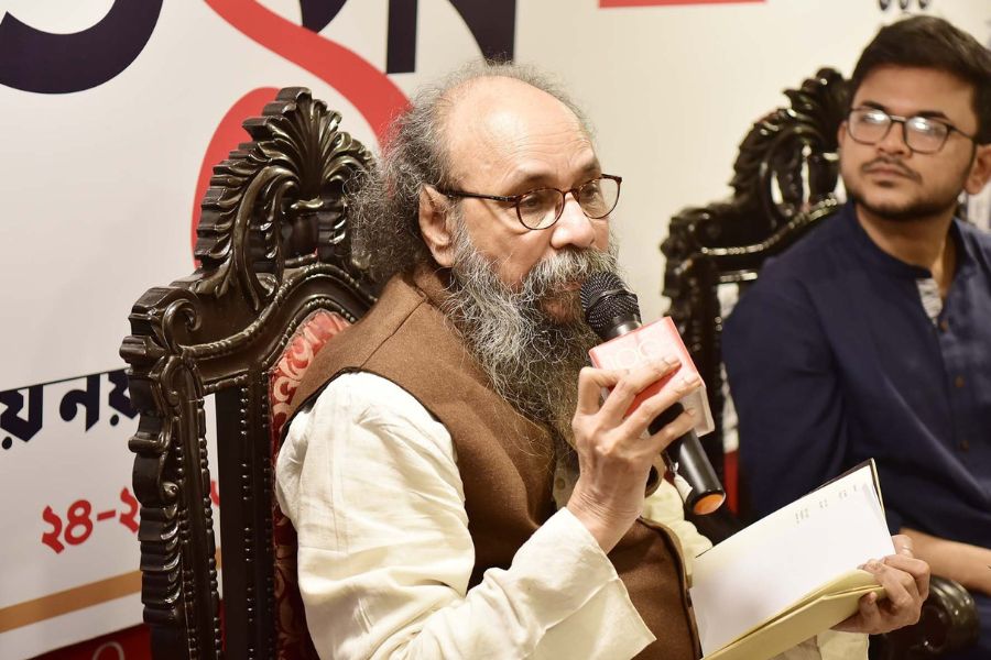 অজানা কবিদের কবিতাপাঠে প্রখ্যাত কবি জয় গোস্বামী 