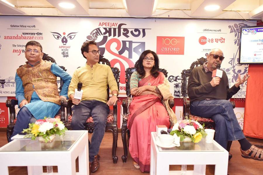 বাংলা সাহিত্যের নানা ধারার আলোচনায় অভিনেতা-পরিচালক অঞ্জন দত্ত