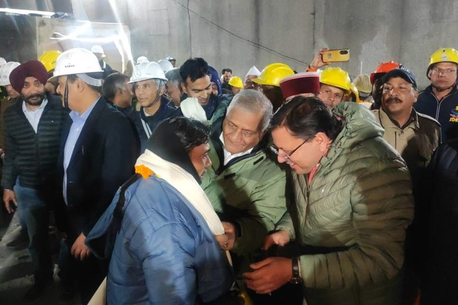 41 labours rescued from tunnel in Uttarakhand after 17 days 