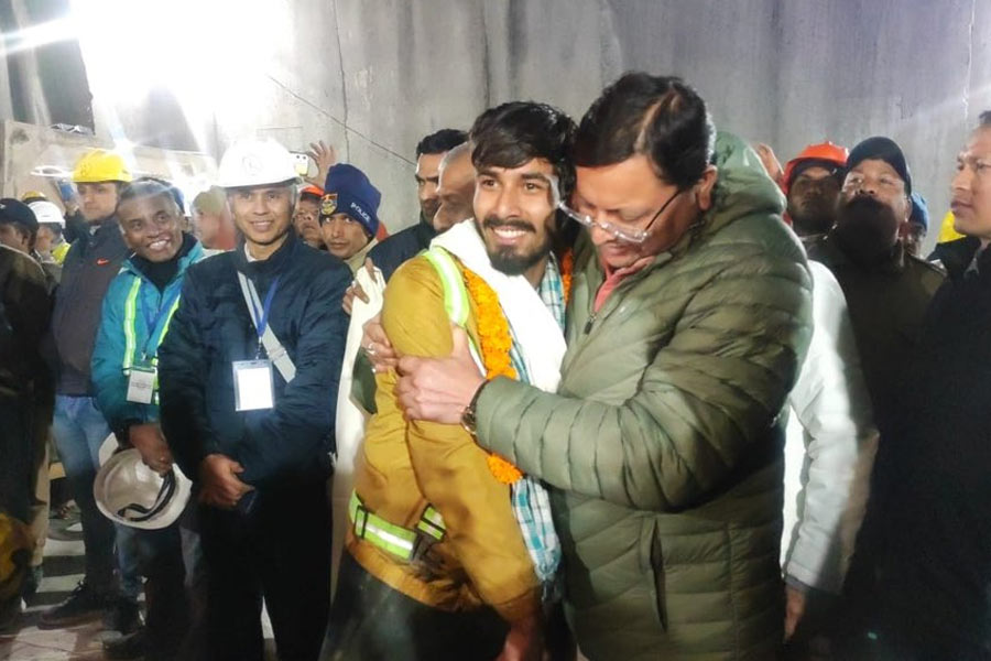 41 labours rescued from tunnel in Uttarakhand after 17 days 