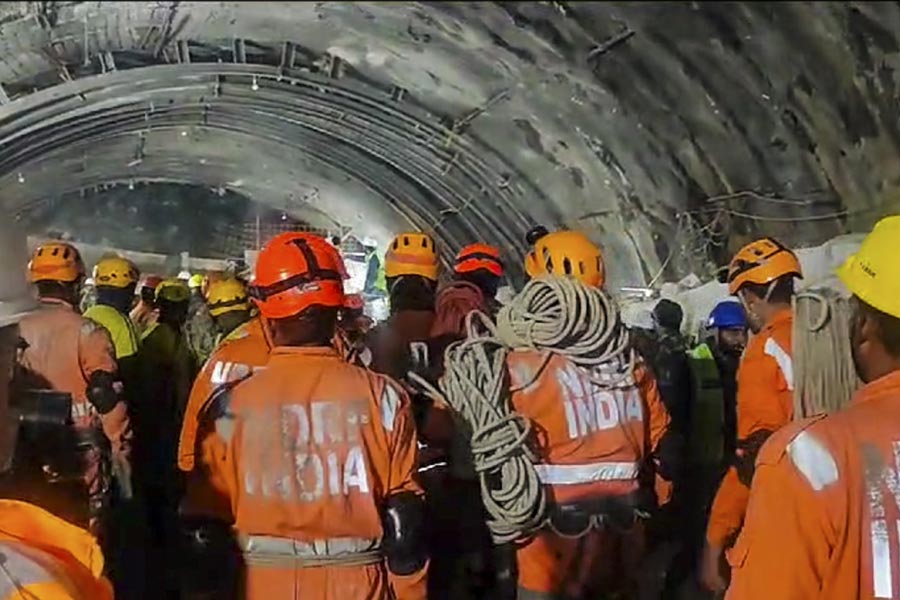 41 labours rescued from tunnel in Uttarakhand after 17 days 