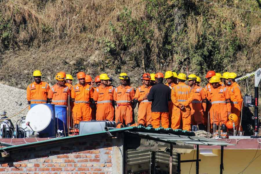 রাজ্য এবং জাতীয় বিপর্যয় মোকাবিলা বাহিনী, ইন্দো-টিবেটান পুলিশ, বর্ডার রোডওয়েজ়ের বাহিনী ছাড়াও উদ্ধারকাজে হাত লাগিয়েছিল এনডিআরএফ, এসডিআরএফ সহ দেশ-বিদেশের বহু সংস্থা। ছিলেন মোট ৬৫২ জন উদ্ধারকর্মী।