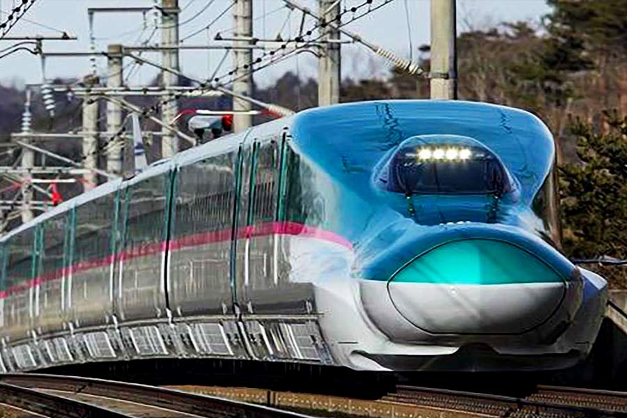 প্রাথমিক ভাবে কথা ছিল, স্বাধীনতার ৭৫ বছর পূর্তির বছরেই ২০২২ সালে চালু হয়ে যেতে পারে দেশের প্রথম বুলেট ট্রেন। কিন্তু তা সম্ভব হয়নি। পিছিয়ে যায় আরও এক বছর।