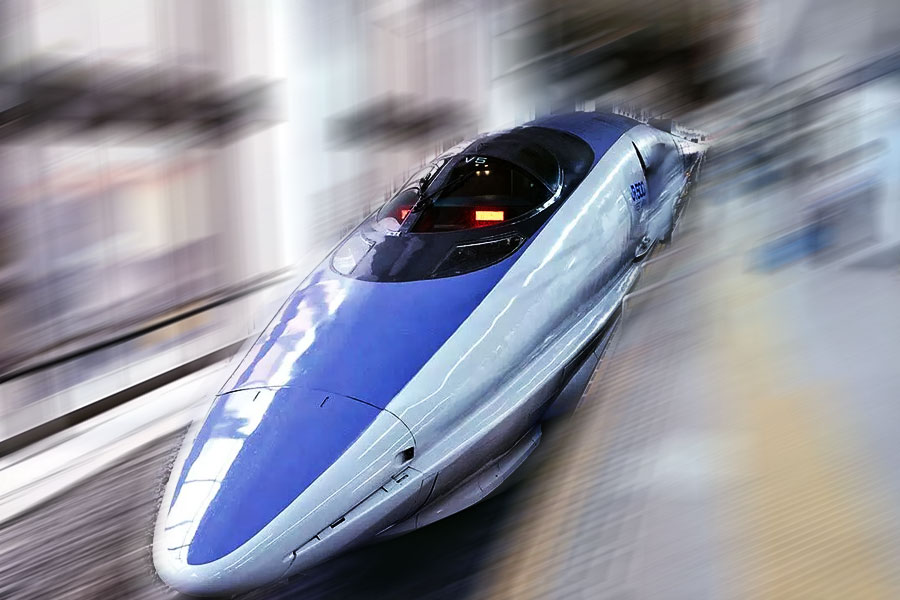 রেলসূত্রে জানা গিয়েছে, ঠাণেতে ২১ কিলোমিটার পথ জলের তলা দিয়ে যাবে বুলেট ট্রেনটি। ওই পথের নাম হবে মুম্বই-আমদাবাদ হাই-স্পিড রেল (এমএএইচএসআর) করিডোর। এই করিডোর তৈরির খরচ পড়েছে ১.০৮ লক্ষ কোটি টাকা।