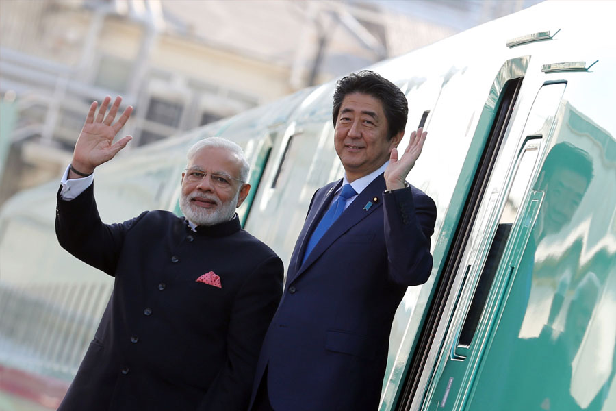 এই প্রকল্পের জন্য ভারতকে ৮৮ হাজার কোটি টাকা ঋণ হিসাবে দিচ্ছে জাপান। অত্যন্ত কম সুদে, মাত্র ০.১ শতাংশ হারে। প্রকল্পের জন্য জাপান থেকে অন্তত ১০০ জন ইঞ্জিনিয়ার এবং বিশেষজ্ঞ ভারতে চলে এসেছেন ২০১৭ সালের শেষেই।